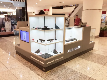 Transforme seu ponto de venda com soluções inovadoras em mobiliário comercial