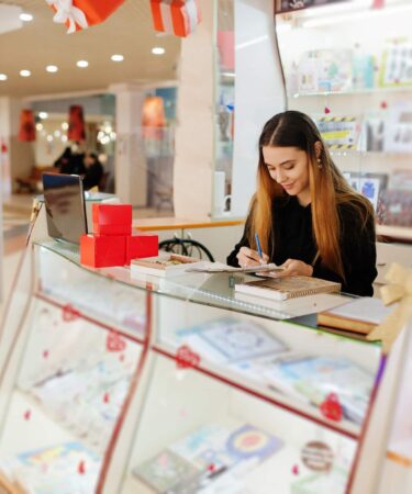 Montar um quiosque comercial em shopping vale a pena?