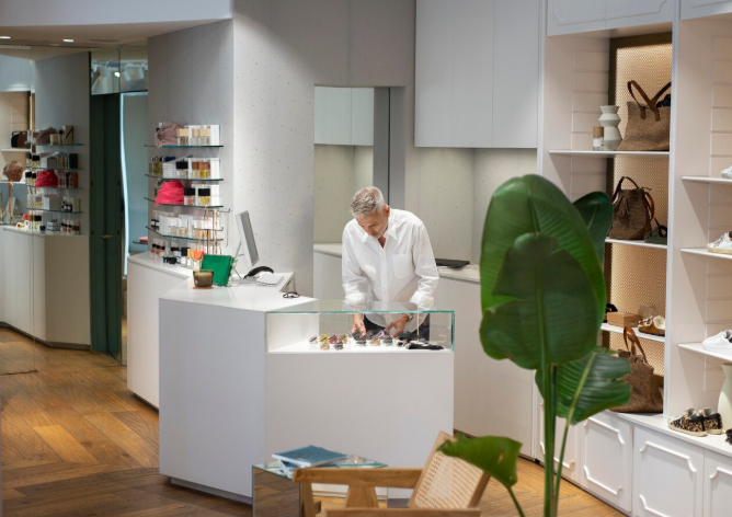 Por que o mobiliário para loja garante ambientes elegantes e eficientes?